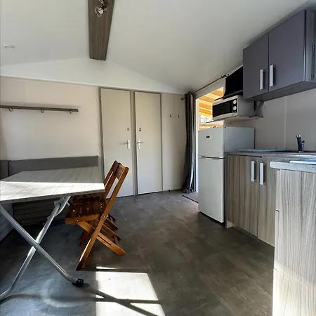 Campsite Au Coeur De La Pinede Camiers