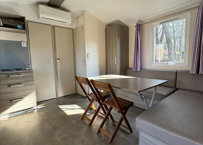 Camping Au Coeur De La Pinède *