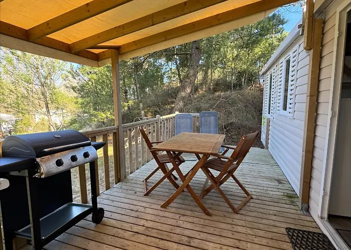 Camping Au Coeur De La Pinède *